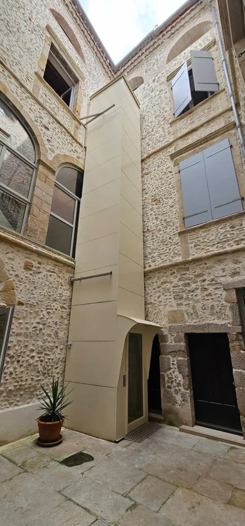 Ascenseurs Saulière - Ascenseurs privatifs – Élévateur vertical exterieur à Port la Nouvelle