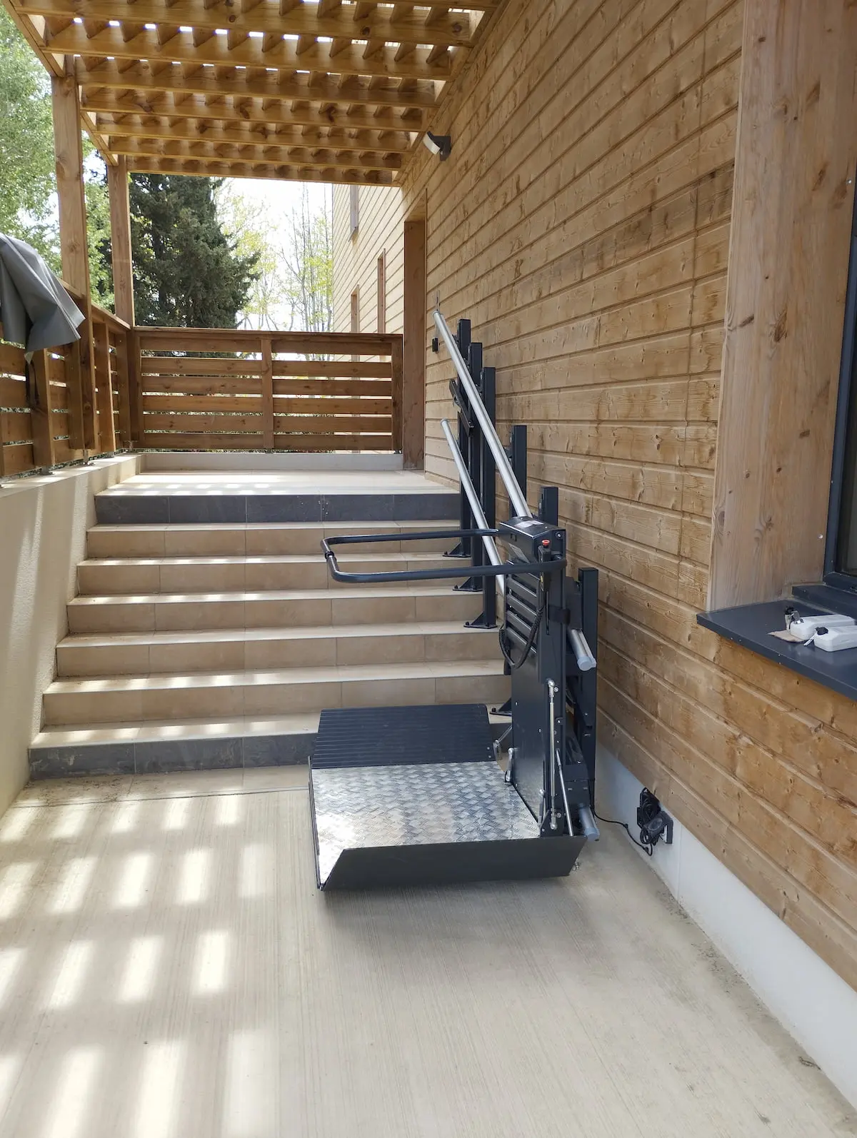 Ascenseurs Saulière - 2 plate-formes monte-escalier, Saint Cyprien (département 66 Pyrénées Orientales)